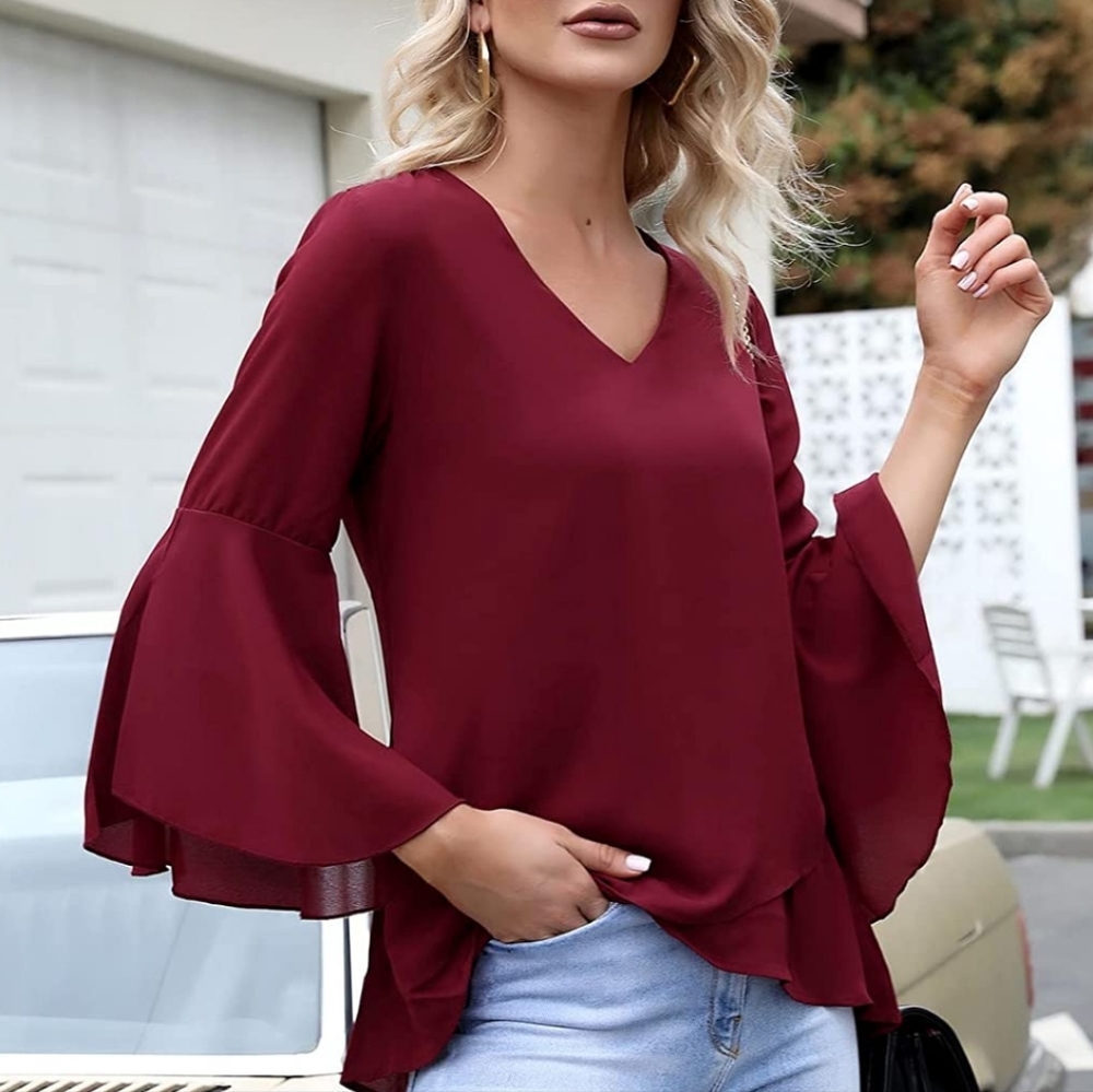 🌟 Bell sleeve burgundy blouse